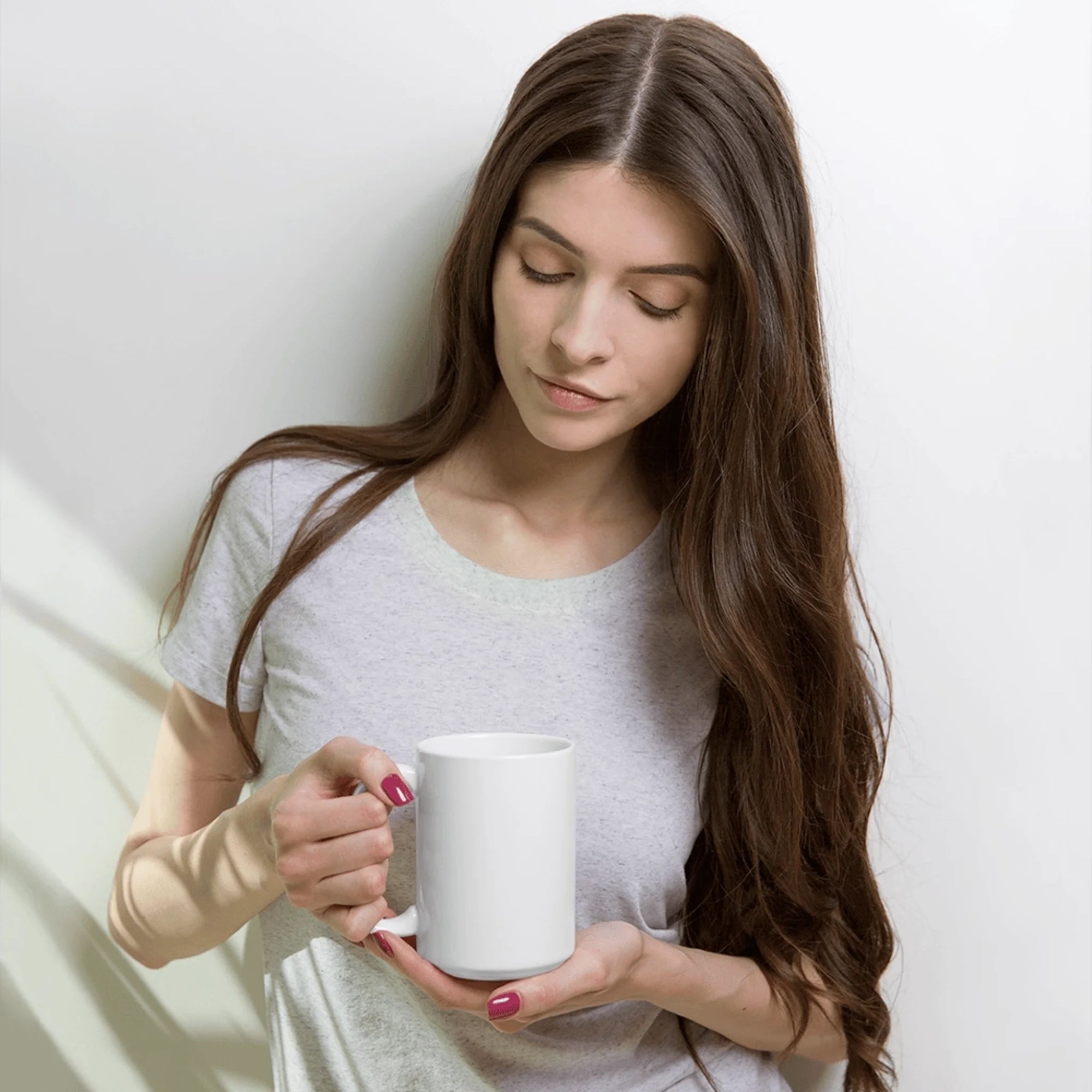 02_mug15oz_woman_linearburn